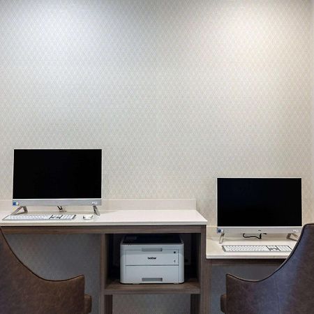 La Quinta Inn & Suites By Wyndham เซ็นทราเลีย ภายนอก รูปภาพ