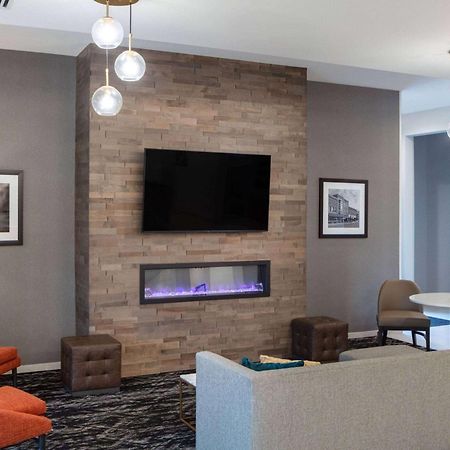 La Quinta Inn & Suites By Wyndham เซ็นทราเลีย ภายนอก รูปภาพ