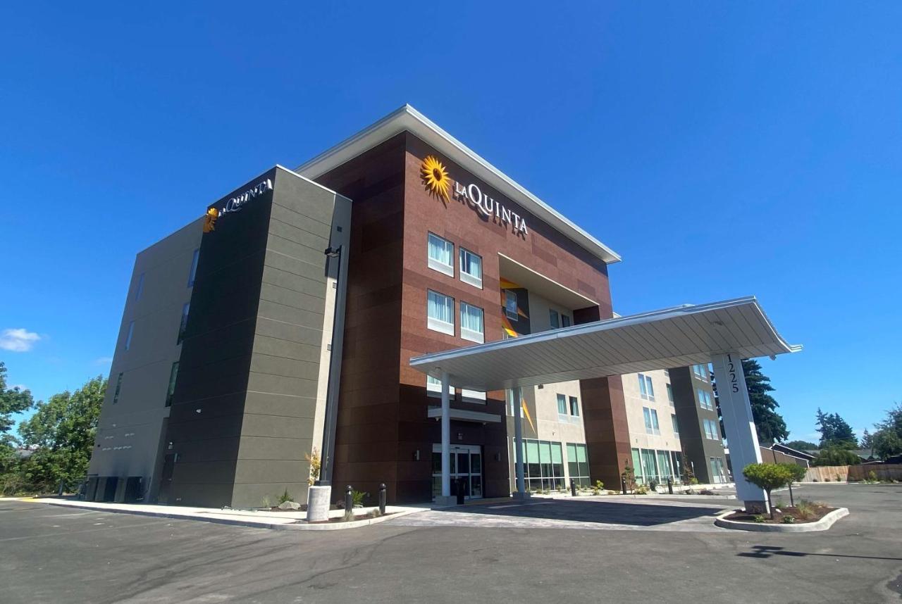 La Quinta Inn & Suites By Wyndham เซ็นทราเลีย ภายนอก รูปภาพ