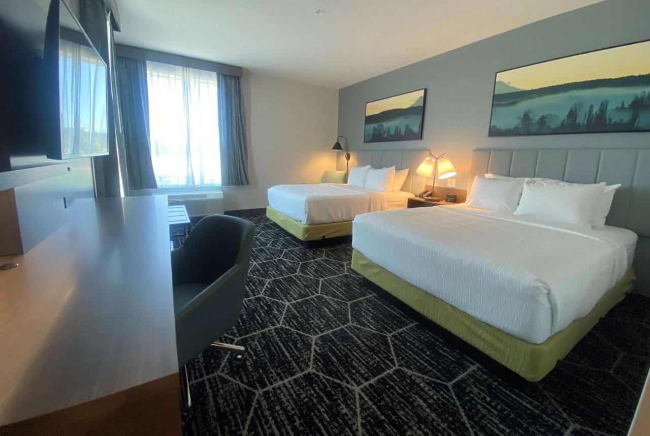 La Quinta Inn & Suites By Wyndham เซ็นทราเลีย ภายนอก รูปภาพ