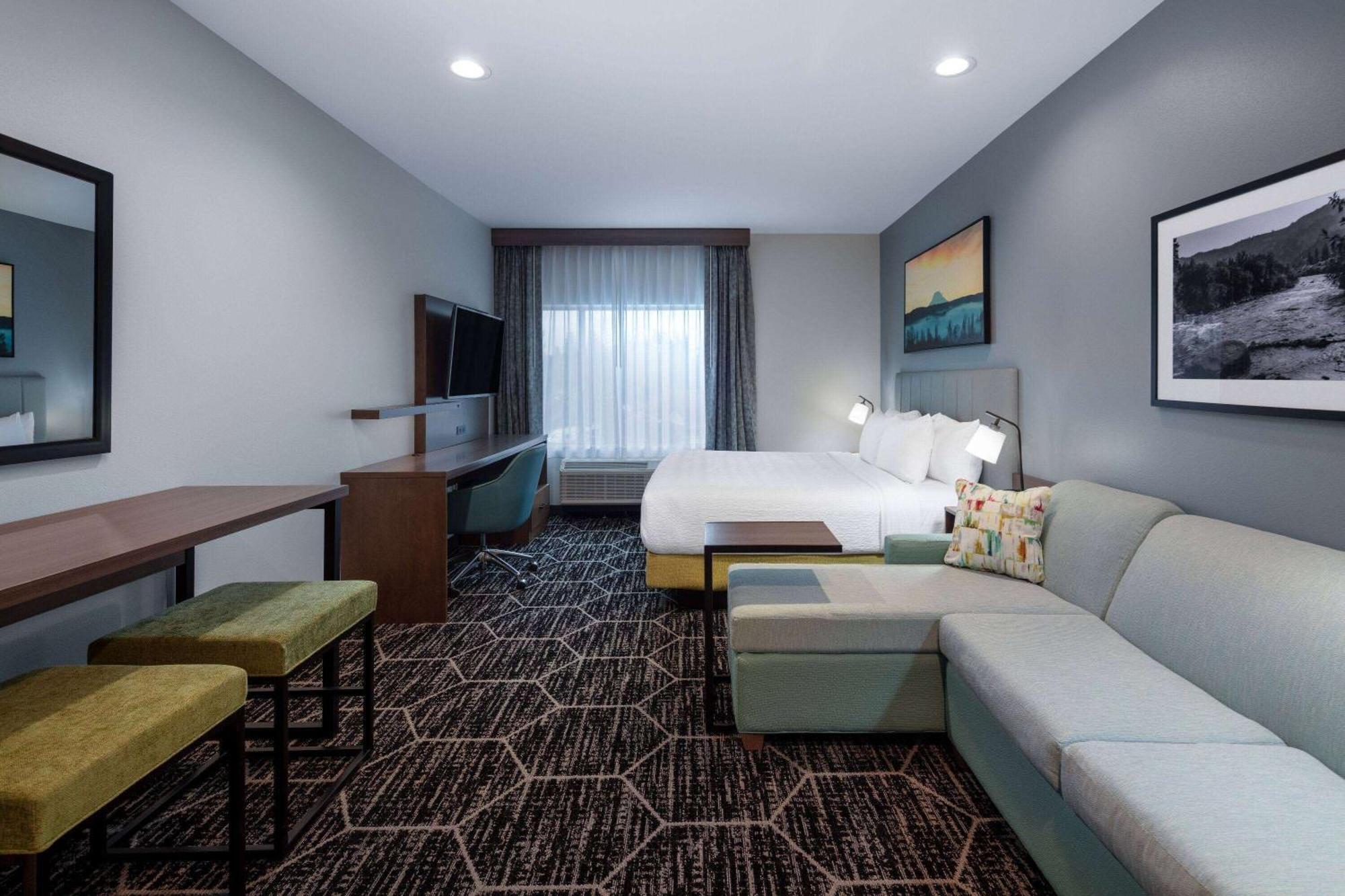 La Quinta Inn & Suites By Wyndham เซ็นทราเลีย ภายนอก รูปภาพ
