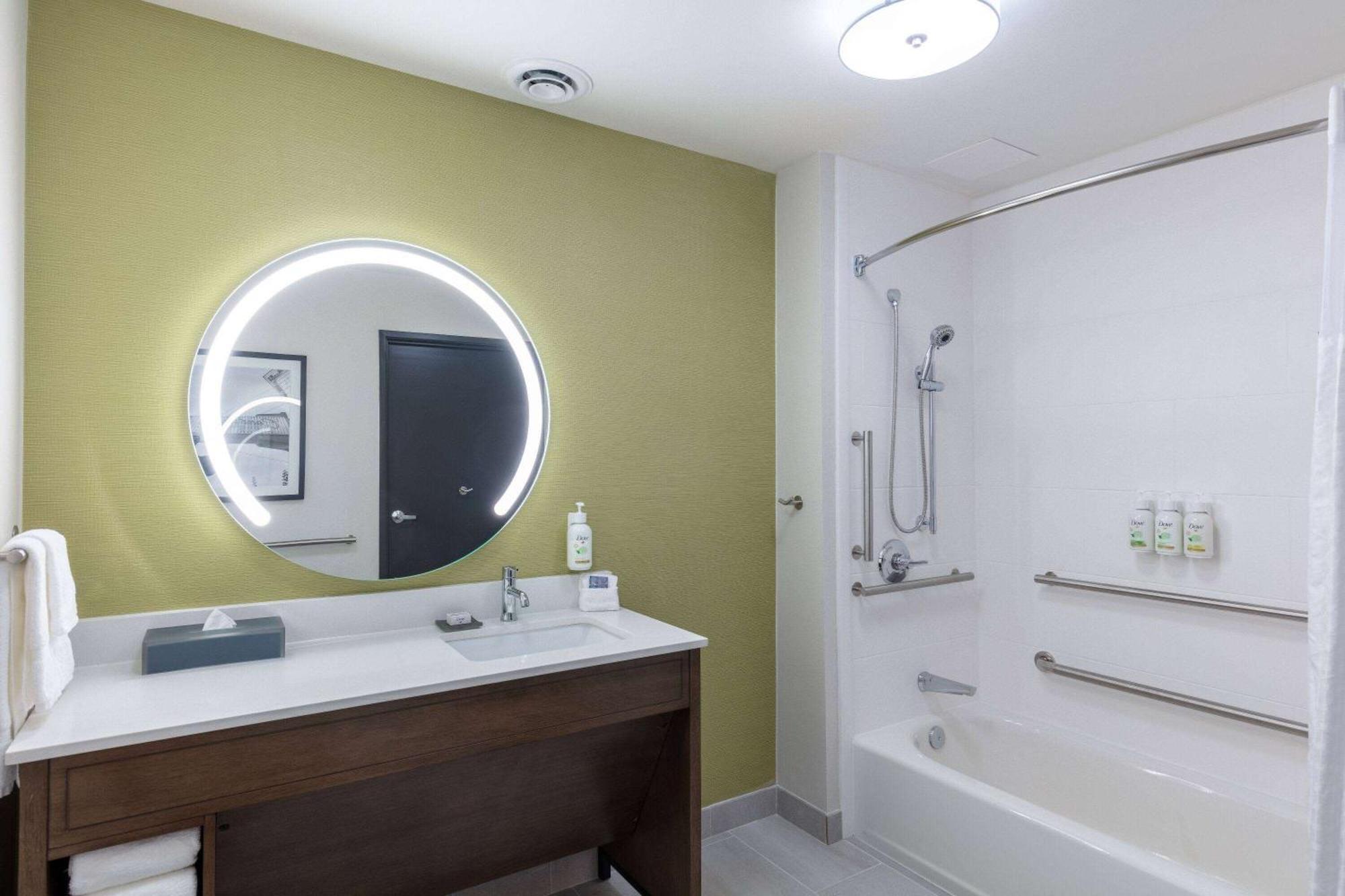 La Quinta Inn & Suites By Wyndham เซ็นทราเลีย ภายนอก รูปภาพ