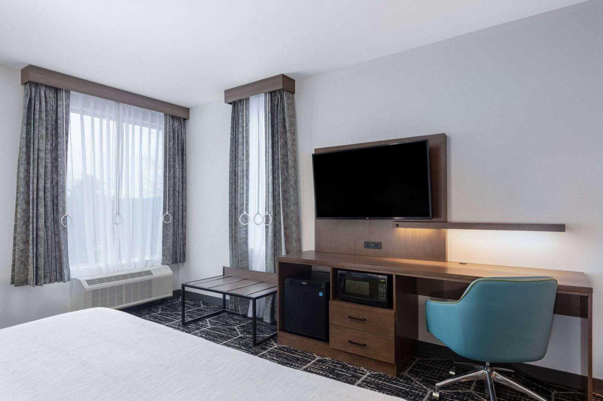 La Quinta Inn & Suites By Wyndham เซ็นทราเลีย ภายนอก รูปภาพ