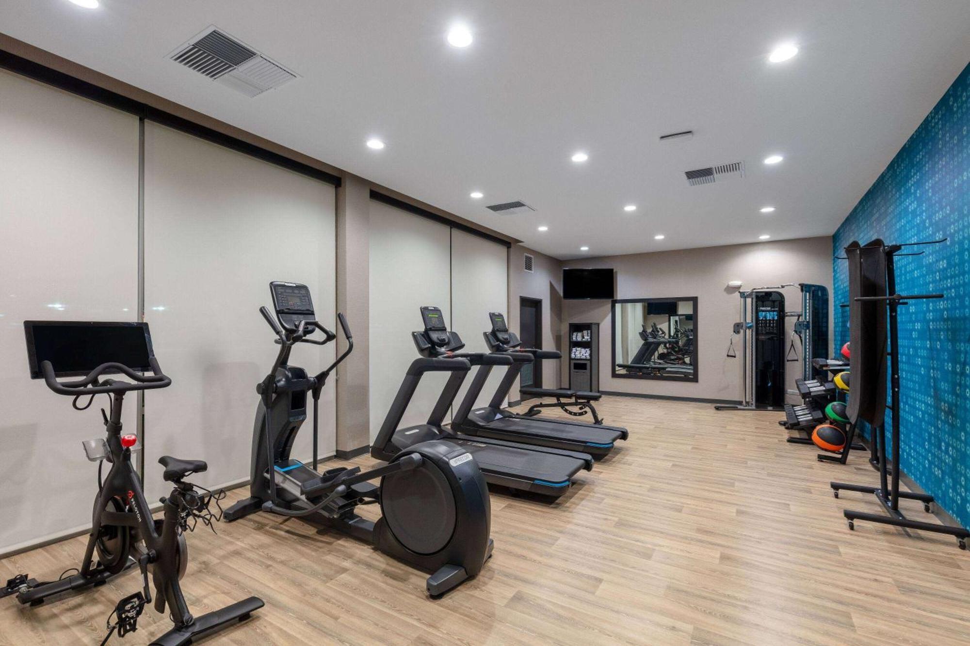La Quinta Inn & Suites By Wyndham เซ็นทราเลีย ภายนอก รูปภาพ