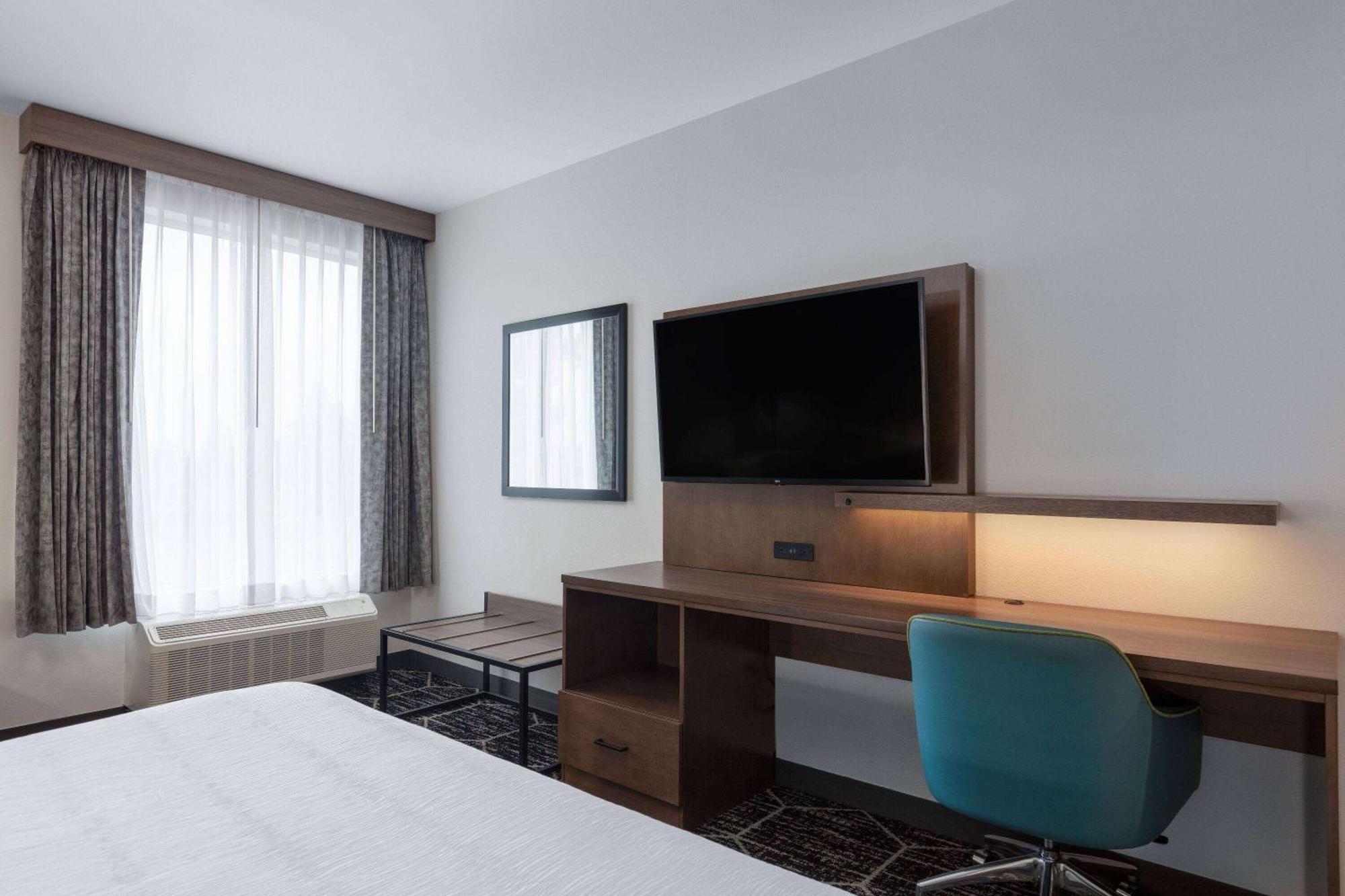 La Quinta Inn & Suites By Wyndham เซ็นทราเลีย ภายนอก รูปภาพ