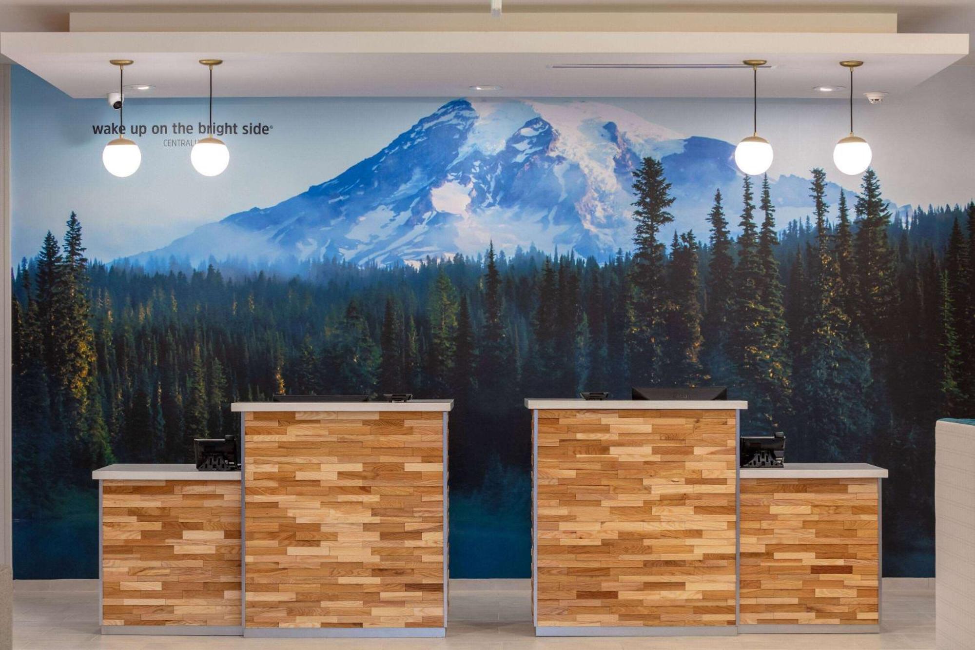 La Quinta Inn & Suites By Wyndham เซ็นทราเลีย ภายนอก รูปภาพ