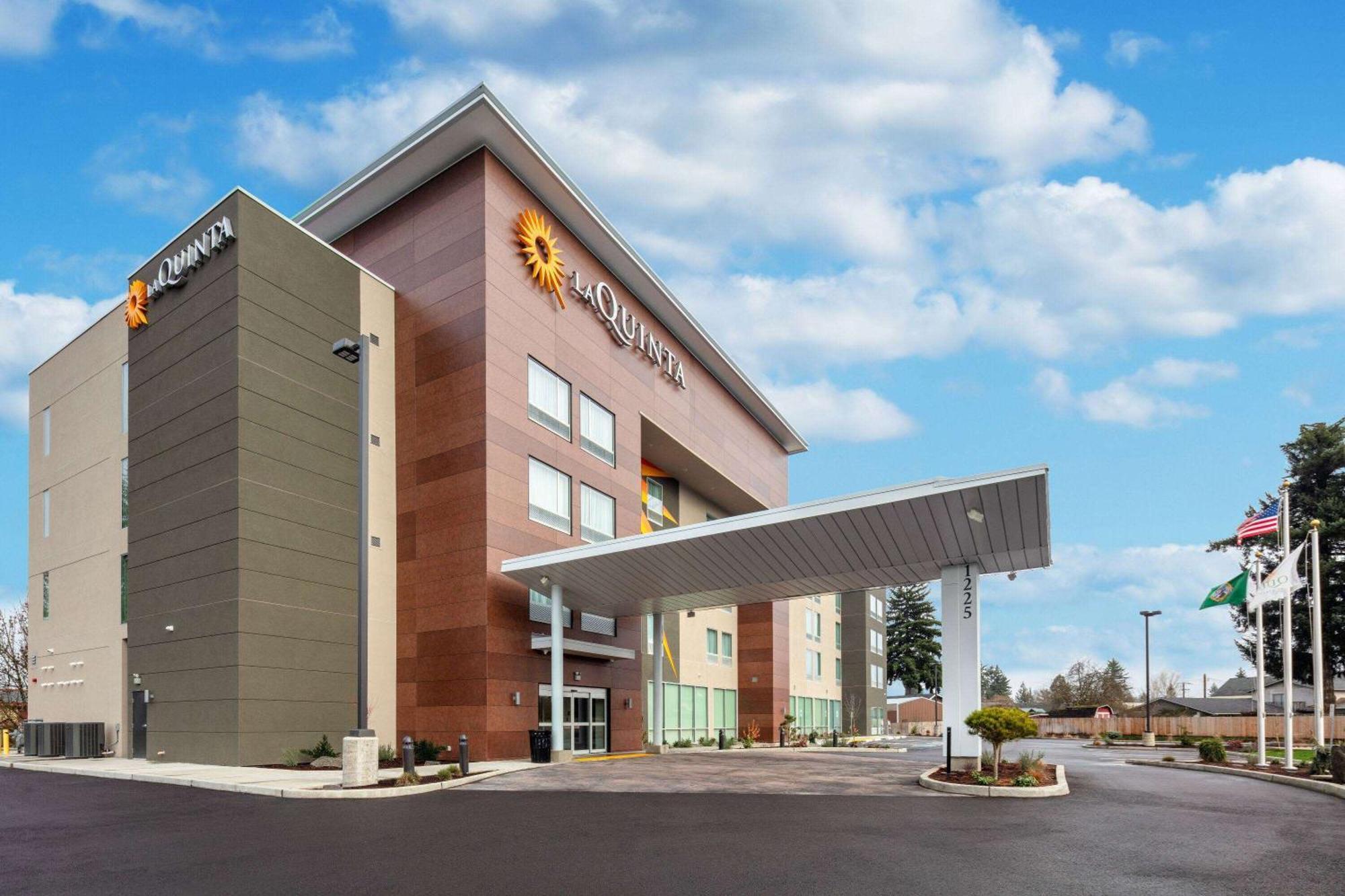 La Quinta Inn & Suites By Wyndham เซ็นทราเลีย ภายนอก รูปภาพ