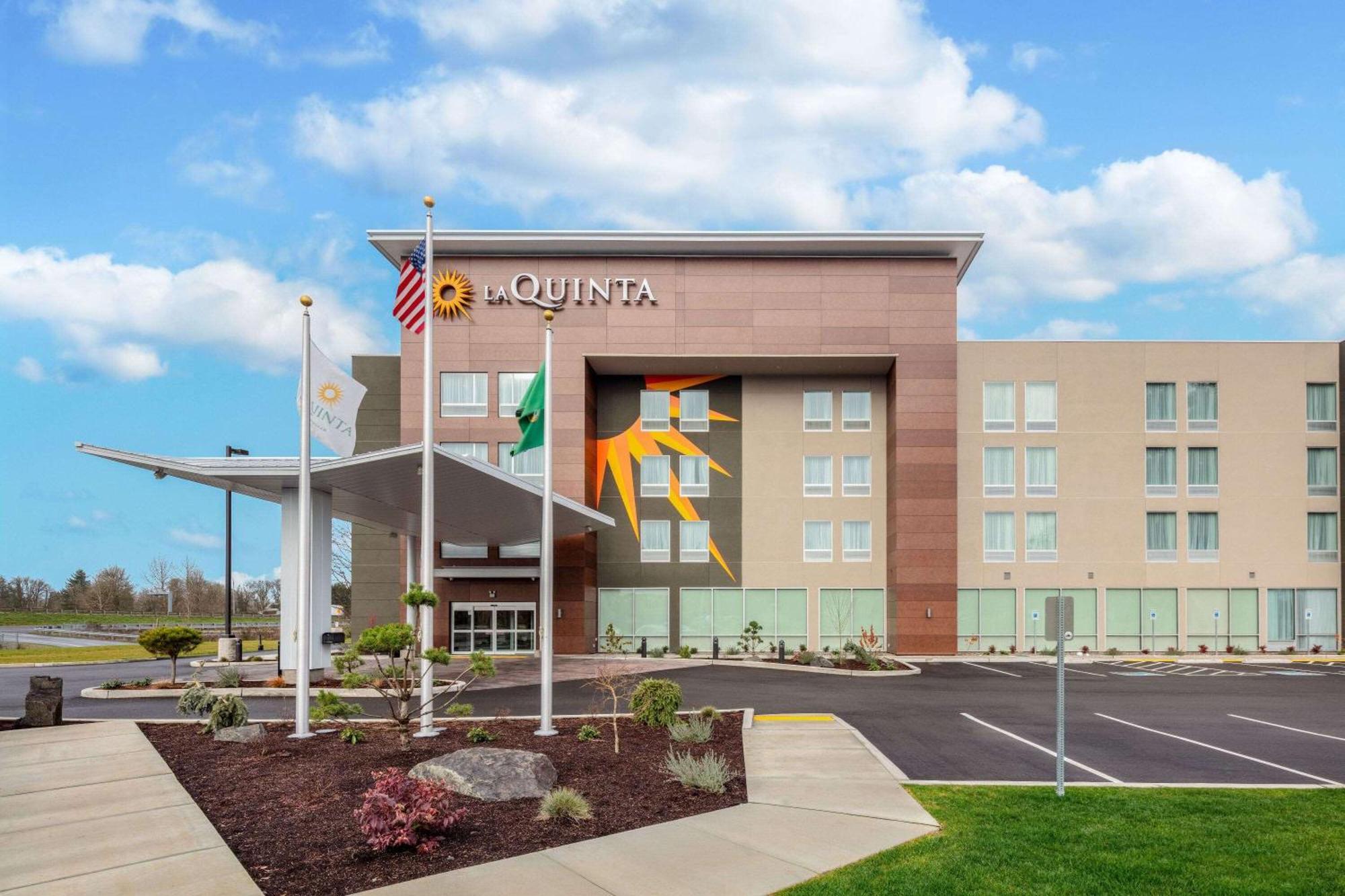 La Quinta Inn & Suites By Wyndham เซ็นทราเลีย ภายนอก รูปภาพ